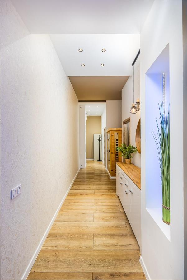 Csengery Deluxe Home With Balcony Boedapest Buitenkant foto