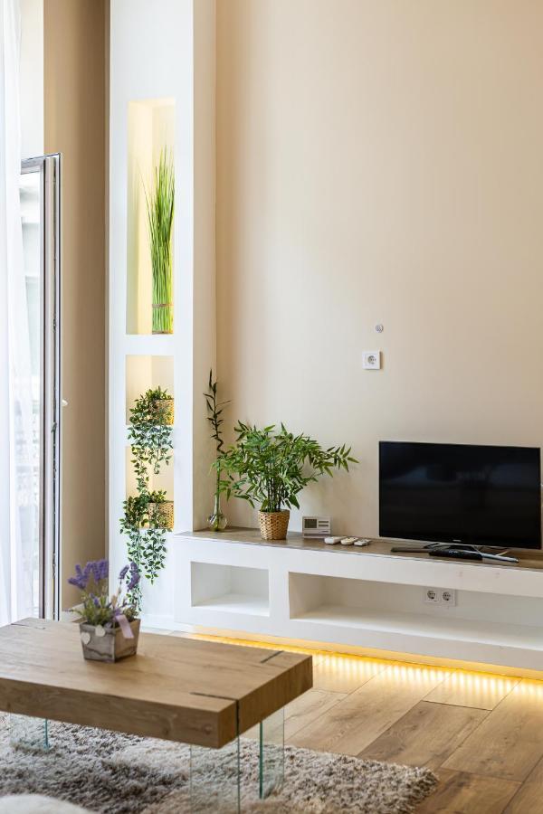 Csengery Deluxe Home With Balcony Boedapest Buitenkant foto