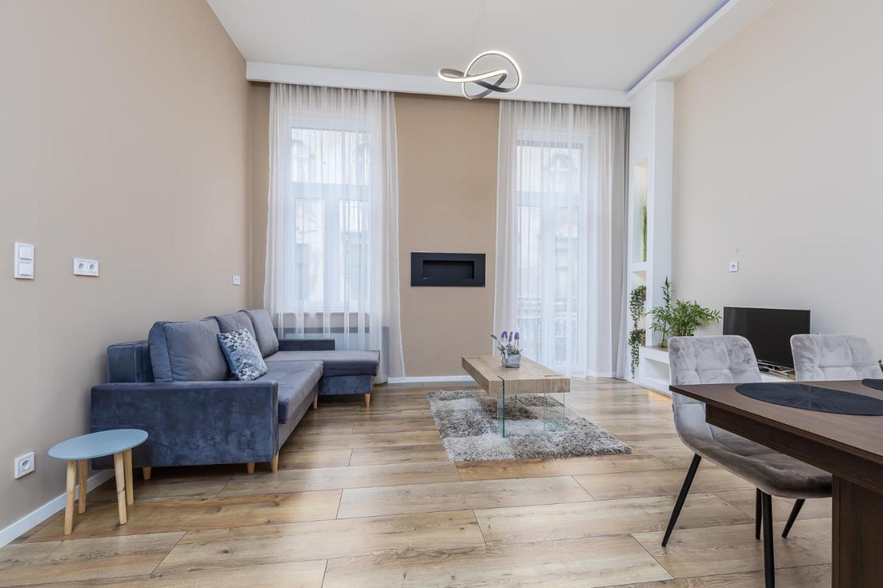 Csengery Deluxe Home With Balcony Boedapest Buitenkant foto